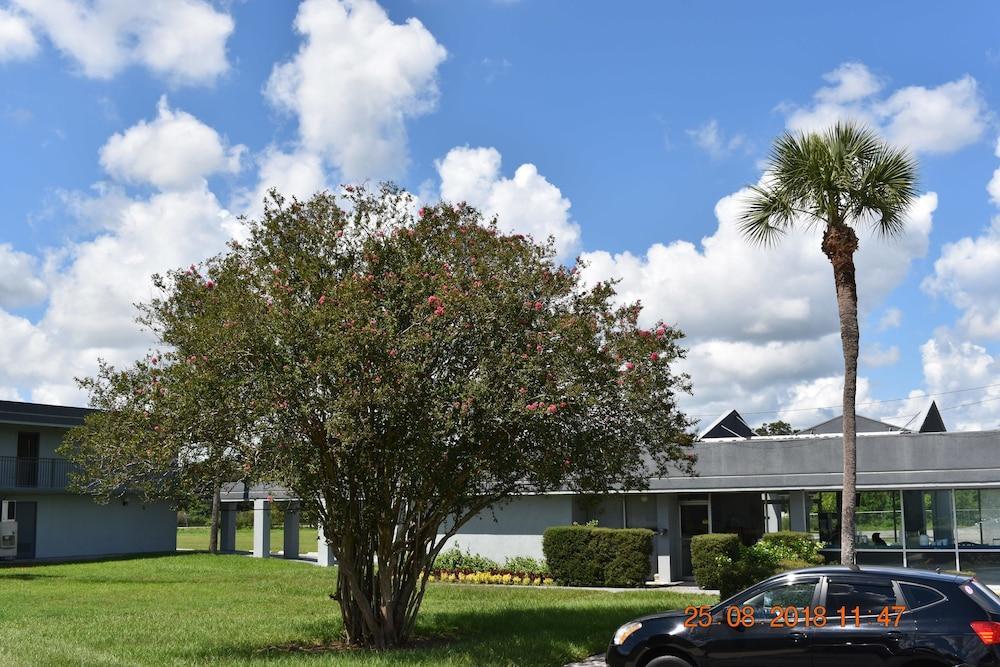 Super 8 By Wyndham Ocala I-75 Hotel Exterior photo