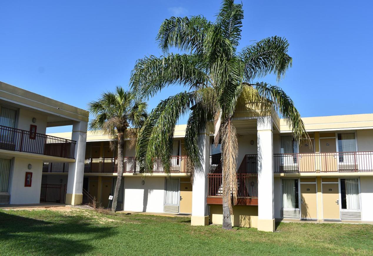 Super 8 By Wyndham Ocala I-75 Hotel Exterior photo