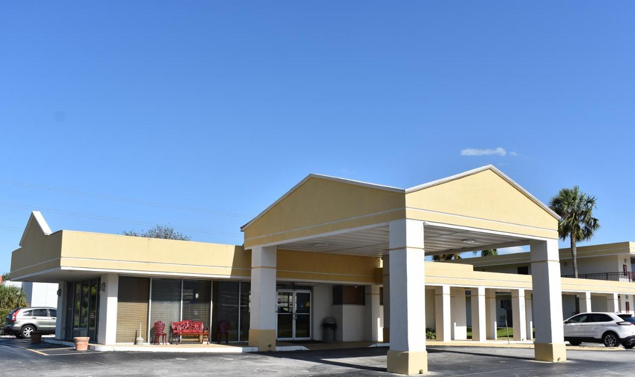 Super 8 By Wyndham Ocala I-75 Hotel Exterior photo